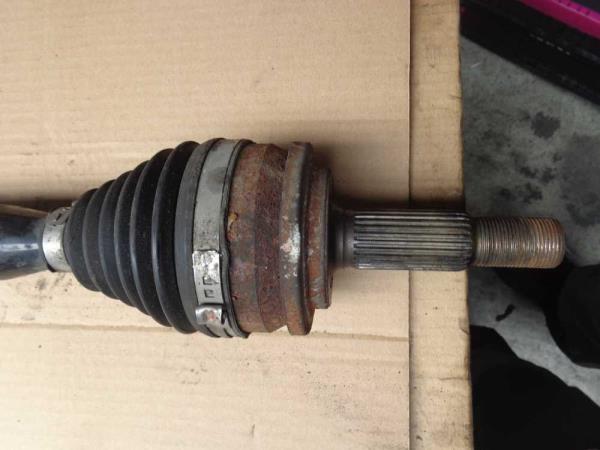 CARDAN DROIT TOYOTA AURIS 1.4 D-4D 6 VITESSES 2010 - Vue 2